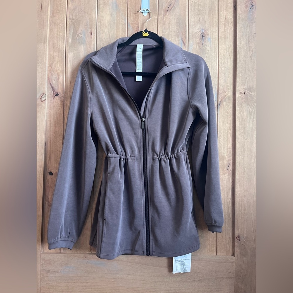 lululemon espresso Softstreme zip-Up  Jacket with cinched waist size Small NWT